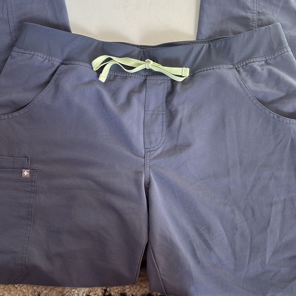 FIGS drawstring cargo style scrub pants 2 hip pockets 2 legs pockets lavender - Picture 11 of 16